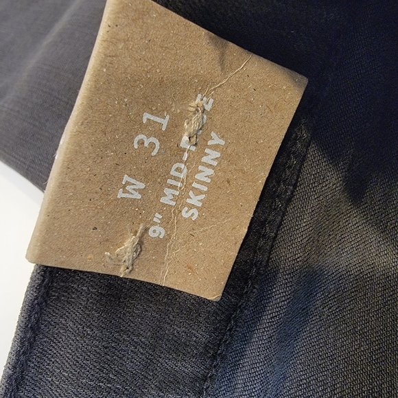 Madewell Mid-Rise Skinny Jean Black Sea Distressed Size 31 NWT! Style H2230 - Picture 8 of 16